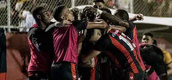 VITÓRIA GOLEIA AVAÍ POR 3 A 0 E VOLTA A SER LÍDER DA SÉRIE B