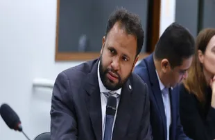 PASTOR EVENGÉLICO CRITICA FUNDAMENTALISTAS QUE SÃO CONTRA CASAMENTO LGBT NO BRASIL