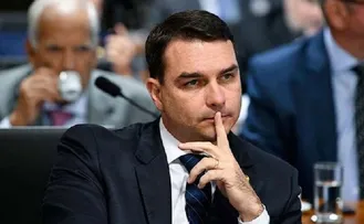 FLÁVIO BOLSONARO VIAJARÁ PARA EVENTO CONSERVADOR COM TUDO PAGO PELO SENADO
