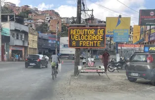EMBASA RECUPERA INTERCEPTOR DE ESGOTO NA AV. SAN MARTIN, EM SALVADOR