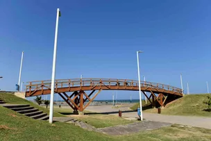 PREFEITURA REALIZA RECUPERAÇÃO DE ESTRUTURAS DO PARQUE DOS VENTOS COM MADEIRA PLÁSTICA