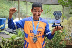 GARI ATLETA: AGENTE DE LIMPEZA DA CAPITAL BAIANA GARANTE 2º LUGAR NA MARATONA SALVADOR