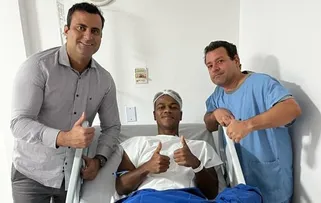 LATERAL DO VITÓRIA TEM CIRURGIA BEM-SUCEDIDA E DEVE VOLTAR AOS GRAMADOS EM 2024