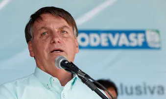 BOLSONARO MARCA CIRURGIA PARA MEADOS DE SETEMBRO E EXCLUI AGENDA PELO RESTO DO MÊS, DIZ COLUNA