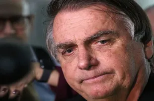 BOLSONARO TEM 'DESCONFORTO INTESTINAL' E PRECISA PASSAR NOVAMENTE POR HOSPITAL