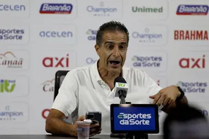RENATO PAIVA BATE BOCA COM TORCEDOR APÓS PRIMEIRA DERROTA DE ROGÉRIO CENI