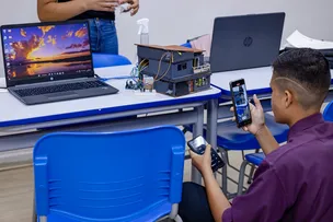 JOVENS PARTICIPAM DE CURSO PROFISSIONALIZANTE GRATUITO SOBRE TECNOLOGIA E ROBÓTICA EM SHOPPINGS DE SALVADOR