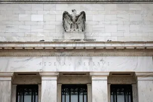 FED MANTÉM JUROS ESTÁVEIS ENTRE 5,25% E 5,50%