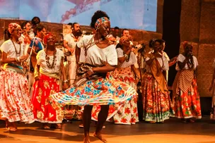 FESTIVAL DA PRIMAVERA - SHOWS NO LARGO DO SANTO ANTÔNIO ALÉM DO CARMO E DA TIETA MOVIMENTAM FINAL DE SEMANA
