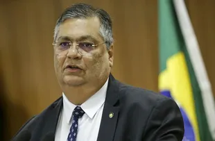 LULA DEVE INDICAR FLÁVIO DINO AO STF, DIZ COLUNA