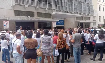 PROFISSIONAIS DE ENFERMAGEM PROTESTAM POR PAGAMENTO DE PISO SALARIAL EM SALVADOR