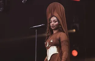 IZA É INDICADA AO GRAMMY LATINO 2023