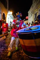 SÉRIE “AFROS E AFOXÉS” ENFATIZA UNIVERSALIDADE, DANÇA E IDENTIDADE DO OLODUM E DO MALÊ DEBALÊ