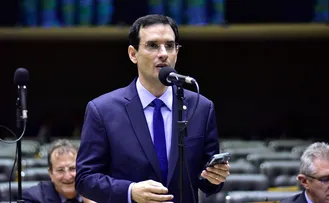 EMENDA DE LEO PRATES POSSIBILITARÁ AOS INSCRITOS NO PROGRAMA DESENROLA ATENDIMENTO PRESENCIAL NAS AGÊNCIAS BANCÁRIAS