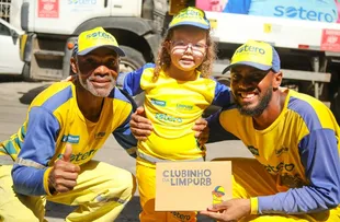 PROJETO CLUBINHO DA LIMPURB REALIZA MAIS UMA ENTREGA DE FARDAMENTO MIRIM