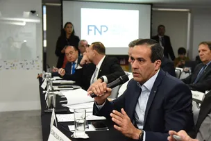 BRUNO REIS DISCUTE PROPOSTAS PARA EVITAR PERDA DE ARRECADAÇÃO DOS MUNICÍPIOS NA REFORMA TRIBUTÁRIA
