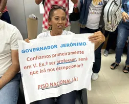 PROFESSORES DA REDE ESTADUAL RETOMAM PLANTÕES NA ALBA PARA COBRAR O CUMPRIMENTO DO PISO NACIONAL DO MAGISTÉRIO