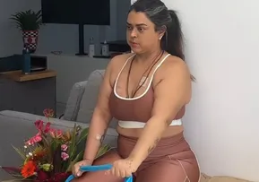 PRETA GIL COMPARTILHA EXERCÍCIO FÍSICO DE REABILITAÇÃO EM CASA: 'PRA MELHORAR TUDO'