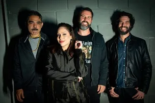 PITTY CELEBRA 20 ANOS DE ADMIRÁVEL CHIP NOVO NO RIO VERMELHO