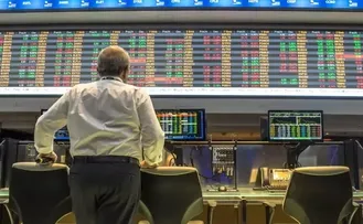 IBOVESPA FECHA EM ALTA APÓS TRUMP EXCLUIR SETORES DE TARIFA DE 50% PARA BRASIL; EMBRAER DISPARA