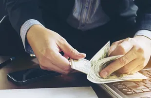 CONFIRA O FECHAMENTO DA BOLSA DESTA SEXTA (15); DÓLAR TEM LEVE QUEDA