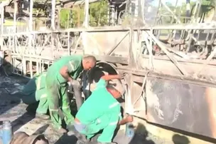 ÔNIBUS É INCENDIADO NO BAIRRO DE CASTELO BRANCO EM SALVADOR