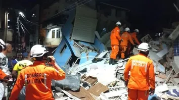 PRÉDIO DE 3 ANDARES DESABA EM COSME DE FARIAS