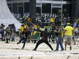 PRIMEIROS ACORDOS COM RÉUS DO 8 DE JANEIRO SÃO FECHADOS