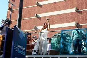 IVETE SANGALO E SAMUEL ROSA ARRASTAM TRIO ELÉTRICO EM SALVADOR PARA PROGRAMA DA GLOBO