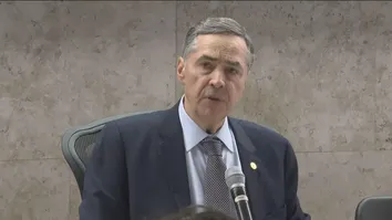 BARROSO NEGA CRISE ENTRE CONGRESSO E STF E FALA SOBRE NECESSIDADE DE DIÁLOGO