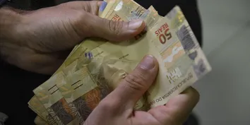 BRASILEIROS GASTARAM 2,78% A MAIS EM 12 MESES COM CUSTO DE VIDA, APONTA PESQUISA