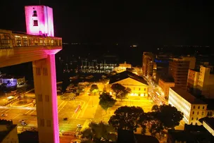 EQUIPAMENTOS DE SALVADOR RECEBEM ILUMINAÇÃO EM ALUSÃO AO OUTUBRO ROSA