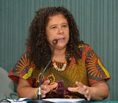 "TEM QUE VALORIZAR A EDUCAÇÃO PÚBLICA E CUMPRIR O ACORDO", DIZ MARTA RODRIGUES SOBRE TAC ENTRE PREFEITURA E MP-BA