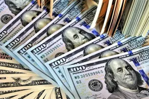 DÓLAR TEM LEVE QUEDA DE 0,13% COM EXTERIOR EM PREGÃO PRÉ-FERIADO