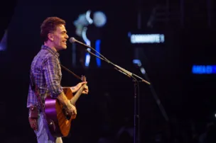 NANDO REIS AGITA FESTIVAL NA PRAIA DO FORTE COM CLÁSSICOS DA CARREIRA: "LUGAR PERFEITO"