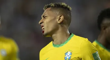 RAPHINHA É DESCONVOCADO DA SELEÇÃO BRASILEIRA