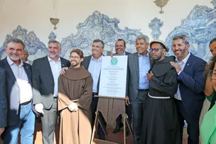 COM FLAVIO DINO, JERÔNIMO RODRIGUES VISTA IGREJA DE SÃO FRANCISCO APÓS RESTAURAÇÃO DE AZULEJOS