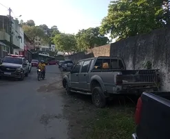 ITABUNA: PREFEITURA RECOLHE VEÍCULOS E SUCATAS ABANDONADOS NAS RUAS