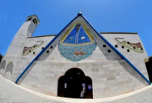 DEVOTOS PARTICIPAM DE MISSAS E PROCISSÕES EM HOMENAGEM À NOSSA SENHORA APARECIDA