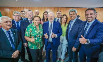 JERÔNIMO RODRIGUES PARTICIPA DA ENTREGA DO PROJETO DE LEI DO ENSINO MÉDIO AO PRESIDENTE LULA