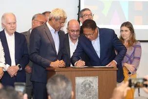 ITABUNA: JERÔNIMO E PREFEITO AUGUSTO CASTRO ASSINAM CONTRATO PARA SETOR DE GÁS NATURAL