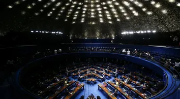 SENADO COMEÇA A DISCUTIR PEC QUE LIMITA PODERES DO STF