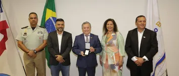 PRESIDENTE DA FECOMÉRCIO-BA RECEBE A COMENDA 22 DE ABRIL DA PREFEITURA DE PORTO SEGURO