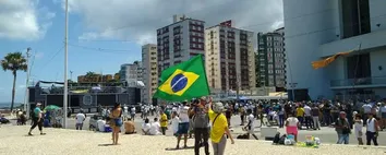 MANIFESTANTES REALIZAM ATO CONTRA ABORTO NO FAROL DA BARRA