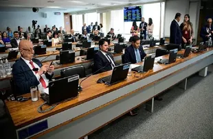 CCJ DO SENADO APROVA PEC QUE LIMITA DECISÕES MONOCRÁTICAS DO STF