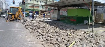 FEIRA DE SANTANA: COMERCIANTES QUE TIVERAM BACARRAS DEMOLIDAS TERÃO ESTABELECIMENTOS MONTADOS EM ATÉ 120 DIAS, DIZ SECRETÁRIO