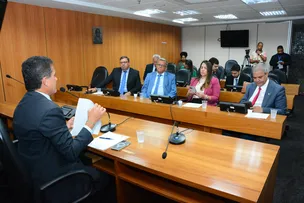DEPUTADOS ESTADUAIS REALIZAM SESSÃO EM PEDÁGIO DA BR-324 PARA RECLAMAR DA ADMINISTRAÇÃO DA VIABAHIA