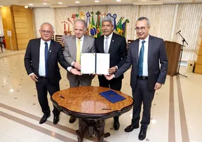 JERÔNIMO ASSINA ACORDO DE COOPERAÇÃO PARA IMPLANTAÇÃO DE CENTRO TECNOLÓGICO AEROESPACIAL DA BAHIA
