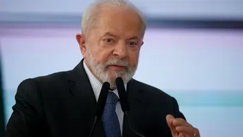 LULA APROVA LEI QUE CONCEDE PENSÃO PARA FILHOS DE MULHERES VÍTIMAS DE FEMINICÍDIO