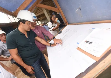 COMITIVA DA PREFEITURA VISTORIA OBRAS E DISCUTE DUPLICAÇÃO DA AVENIDA JORGE ARMADO